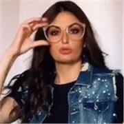 Imparto clases  intensivas de francés segun el sector de trabajo. Mis clases son adaptadas y a medidas para poder obtener un nivel b2 en 3 meses solo. Soy apta para dar clases a grupo de adultos tipo empresas o organiyar seminarios de dos dias. Propongo c